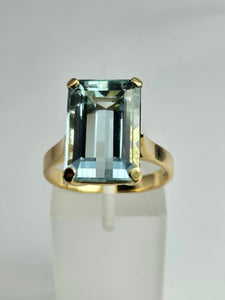 1369:  Vintage; 14ct Gold Large (8ct) Emerald Cut Aquamarine Cocktail Ring