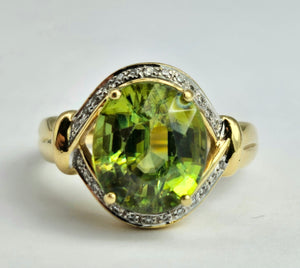 1455: Vintage: 18ct Gold Peridot Diamonds Cocktail Ring- exquisite statement piece