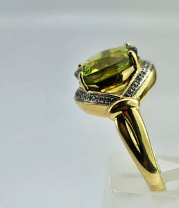 1455: Vintage: 18ct Gold Peridot Diamonds Cocktail Ring- exquisite statement piece