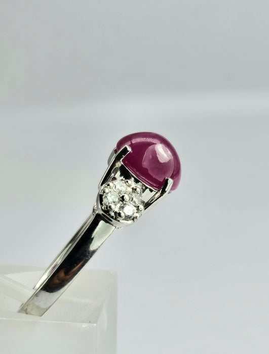 6514 Vintage: 18ct White Gold Cabochon Ruby & Diamond Dress Ring