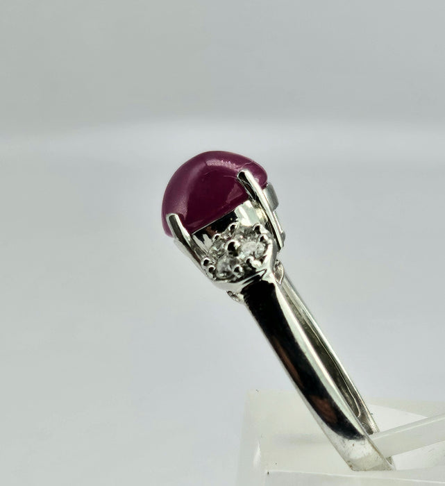 6514 Vintage: 18ct White Gold Cabochon Ruby & Diamond Dress Ring