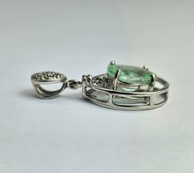 Cargar imagen en el visor de la galería, 1621: Vintage: 18ct White Gold Green Sapphire Diamonds Pendulum Pendant- simply gorgeous
