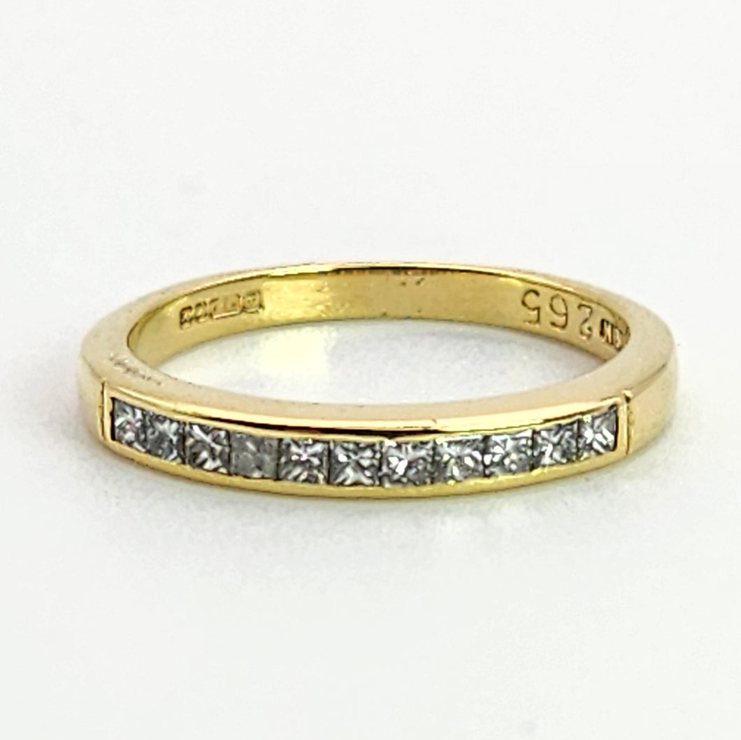 1203: Vintage: 18ct Gold 11 Princess Cut Diamonds Stacker Ring- high calibre natural diamonds