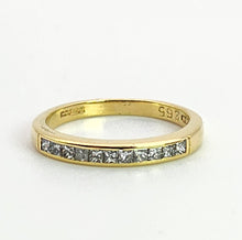 Cargar imagen en el visor de la galería, 1203: Vintage: 18ct Gold 11 Princess Cut Diamonds Stacker Ring- high calibre natural diamonds
