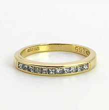 Cargar imagen en el visor de la galería, 1203: Vintage: 18ct Gold 11 Princess Cut Diamonds Stacker Ring- high calibre natural diamonds
