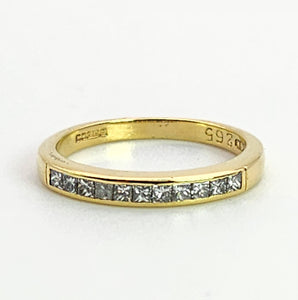 1203: Vintage: 18ct Gold 11 Princess Cut Diamonds Stacker Ring- high calibre natural diamonds