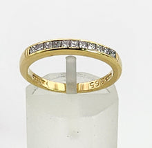 Cargar imagen en el visor de la galería, 1203: Vintage: 18ct Gold 11 Princess Cut Diamonds Stacker Ring- high calibre natural diamonds
