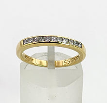 Cargar imagen en el visor de la galería, 1203: Vintage: 18ct Gold 11 Princess Cut Diamonds Stacker Ring- high calibre natural diamonds
