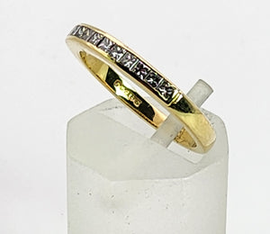 1203: Vintage: 18ct Gold 11 Princess Cut Diamonds Stacker Ring- high calibre natural diamonds