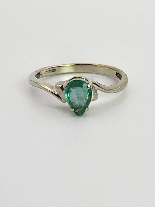 Vintage: 9ct White Gold Pear Cut Emerald Solitaire Ring
