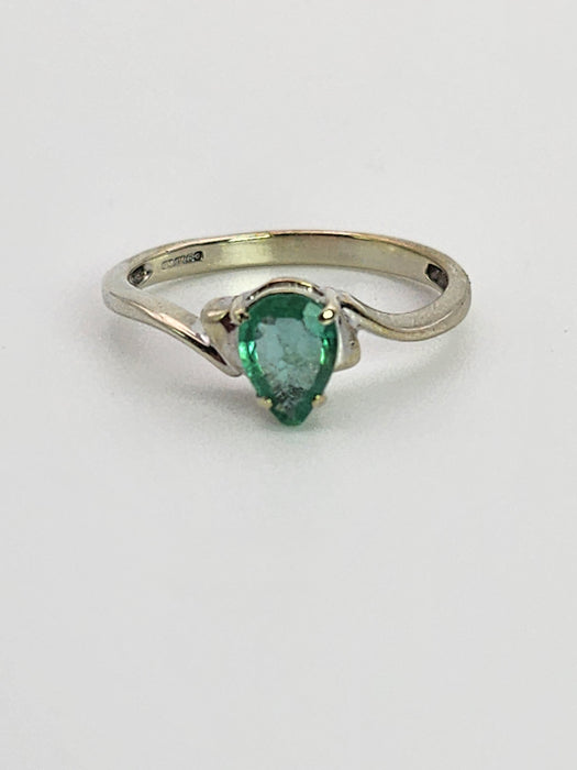 1393: Vintage: 9ct White Gold Pear Cut Emerald Solitaire- cute, petite, eye candy