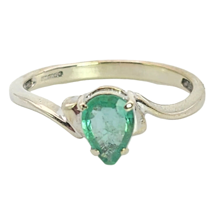 1393: Vintage: 9ct White Gold Pear Cut Emerald Solitaire- cute, petite, eye candy