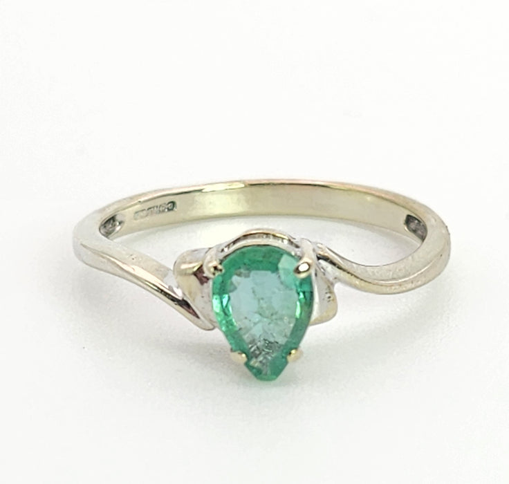 Vintage: 9ct White Gold Pear Cut Emerald Solitaire Ring