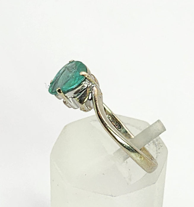 1393: Vintage: 9ct White Gold Pear Cut Emerald Solitaire- cute, petite, eye candy
