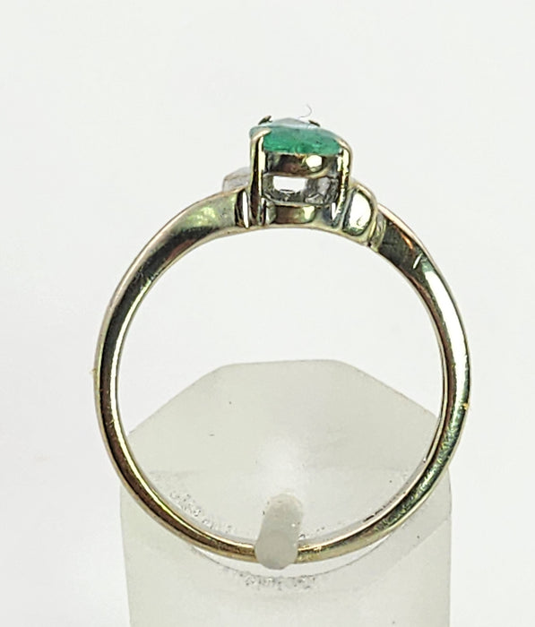 1393: Vintage: 9ct White Gold Pear Cut Emerald Solitaire- cute, petite, eye candy