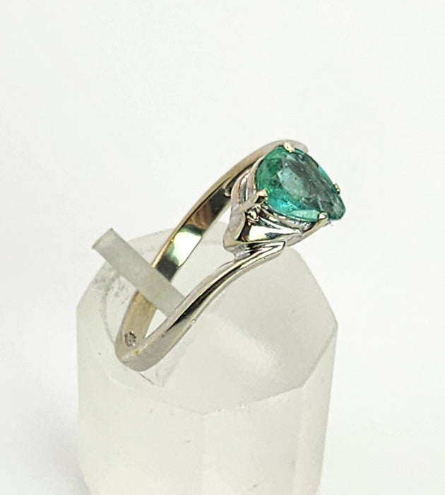 1393: Vintage: 9ct White Gold Pear Cut Emerald Solitaire- cute, petite, eye candy