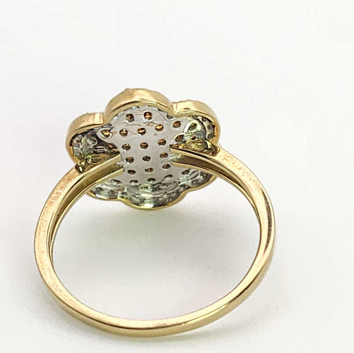6349 Vintage: 9ct Gold 72 Champagne & White Diamonds (1ct) Flower Head Ring