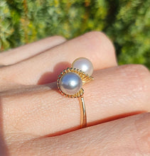 Cargar imagen en el visor de la galería, 1145: Vintage: 9ct Gold Silver &amp; Cream Cultured Pearl Dress Ring- lovely contrast
