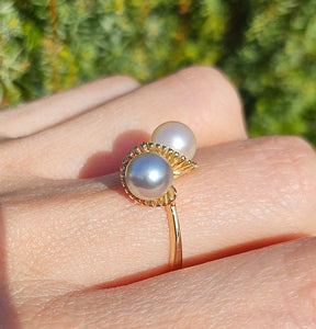 1145: Vintage: 9ct Gold Silver & Cream Cultured Pearl Dress Ring- lovely contrast