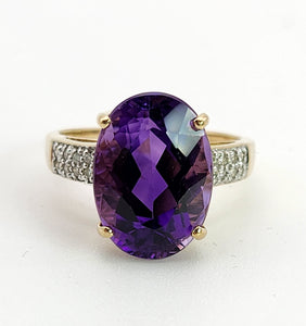1465: Vintage: 9ct Gold Oval Purple Amethyst 16 Diamonds Dress Ring- FAB