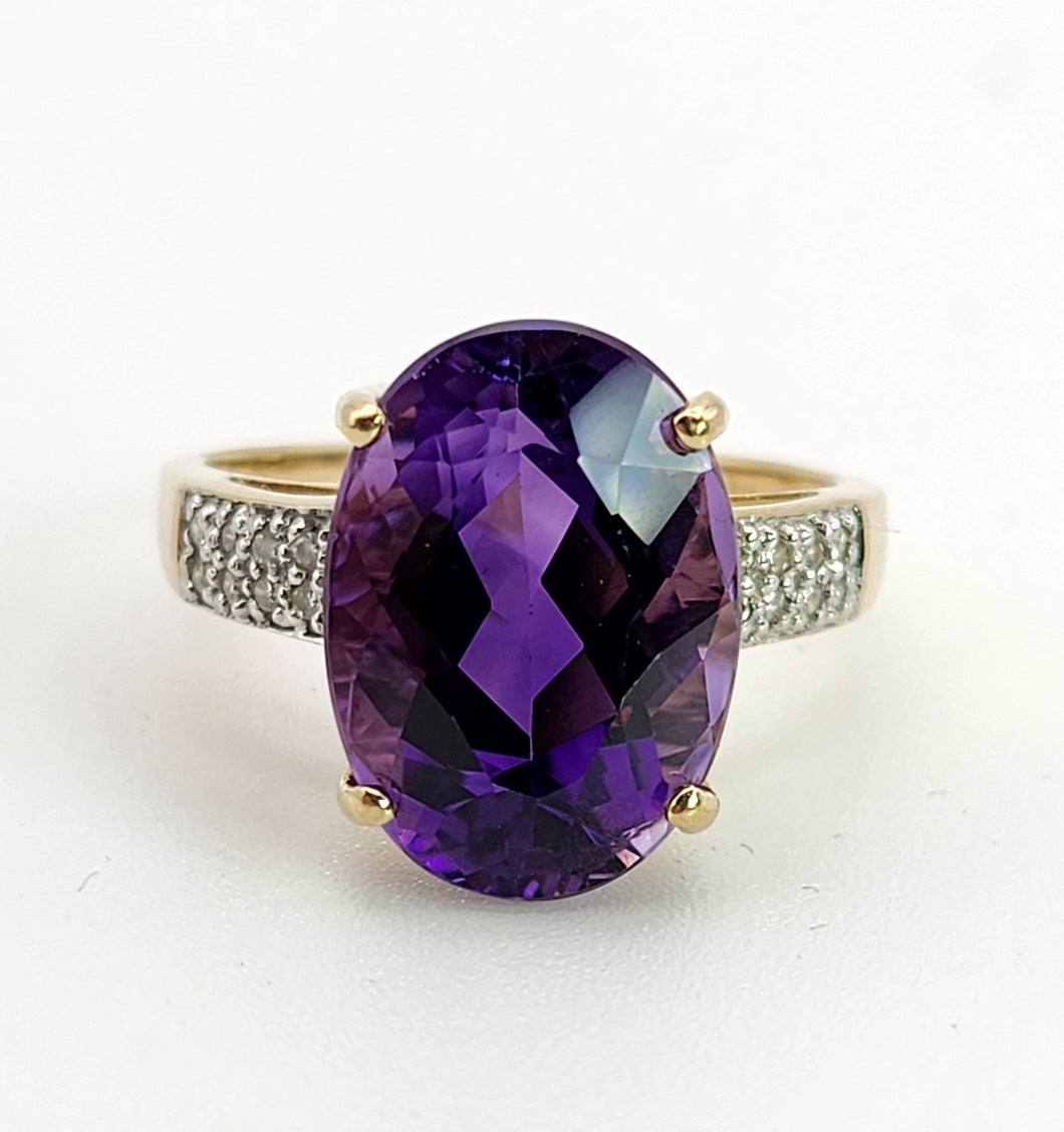 1465: Vintage: 9ct Gold Oval Purple Amethyst 16 Diamonds Dress Ring- FAB