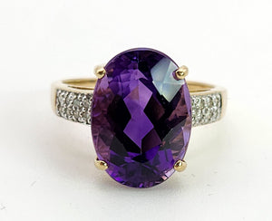 1465: Vintage: 9ct Gold Oval Purple Amethyst 16 Diamonds Dress Ring- FAB