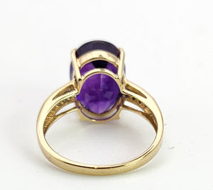 1465: Vintage: 9ct Gold Oval Purple Amethyst 16 Diamonds Dress Ring- FAB