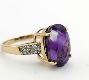 1465: Vintage: 9ct Gold Oval Purple Amethyst 16 Diamonds Dress Ring- FAB