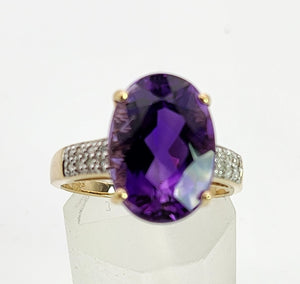 1465: Vintage: 9ct Gold Oval Purple Amethyst 16 Diamonds Dress Ring- FAB