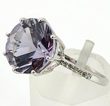 Cargar imagen en el visor de la galería, 1478: Vintage: 9ct White Gold Round Cut Quartz 12 Diamonds Dress/Stacker Ring- lovely cut
