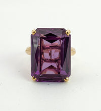 Load image into Gallery viewer, 1367: Vintage: 18ct Gold Large Emerald Cut Purple Sapphire Cocktail Ring-
