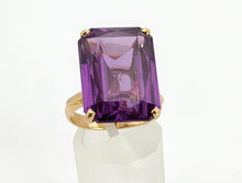 Load image into Gallery viewer, 1367: Vintage: 18ct Gold Large Emerald Cut Purple Sapphire Cocktail Ring-
