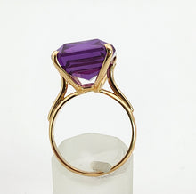 Load image into Gallery viewer, 1367: Vintage: 18ct Gold Large Emerald Cut Purple Sapphire Cocktail Ring-
