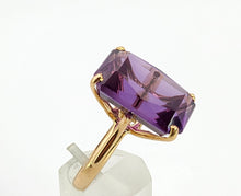 Load image into Gallery viewer, 1367: Vintage: 18ct Gold Large Emerald Cut Purple Sapphire Cocktail Ring-
