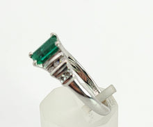 Cargar imagen en el visor de la galería, 1403 Vintage 18ct White Gold Emerald and Diamonds
