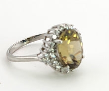 Cargar imagen en el visor de la galería, 1457: Vintage: 18ct White Gold Golden Citrine 26 Diamonds Dress Ring- lovely
