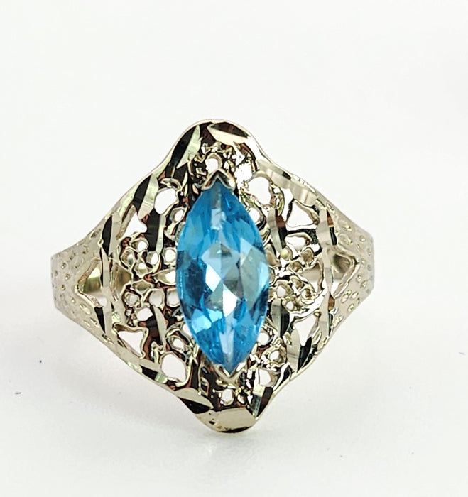 1556: Vintage: 14ct White Gold Marquise Cut Blue Topaz Openwork Dress Ring