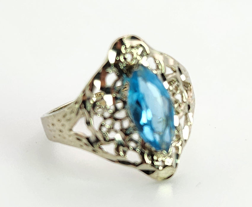 1556: Vintage: 14ct White Gold Marquise Cut Blue Topaz Openwork Dress Ring