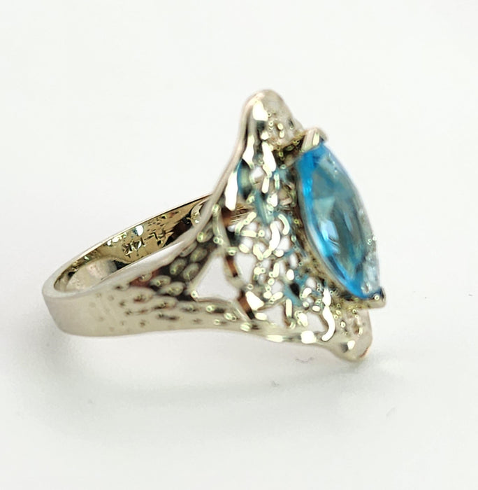 1556: Vintage: 14ct White Gold Marquise Cut Blue Topaz Openwork Dress Ring