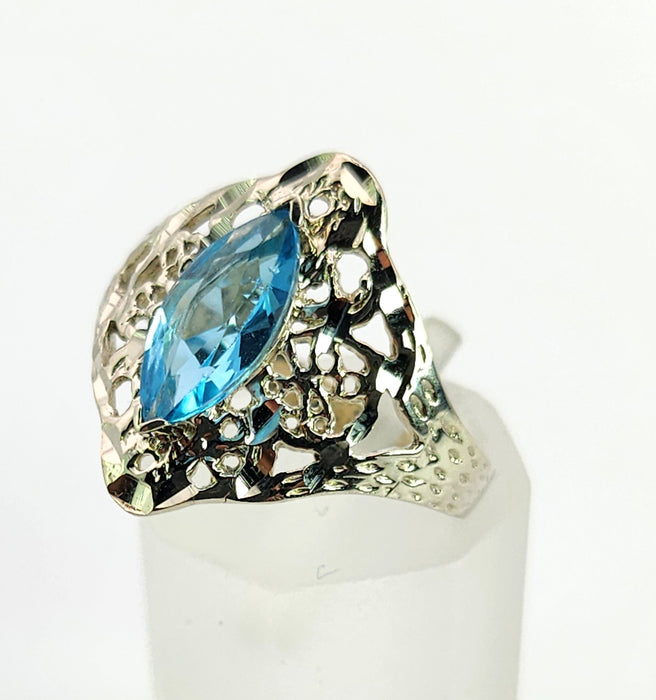1556: Vintage: 14ct White Gold Marquise Cut Blue Topaz Openwork Dress Ring