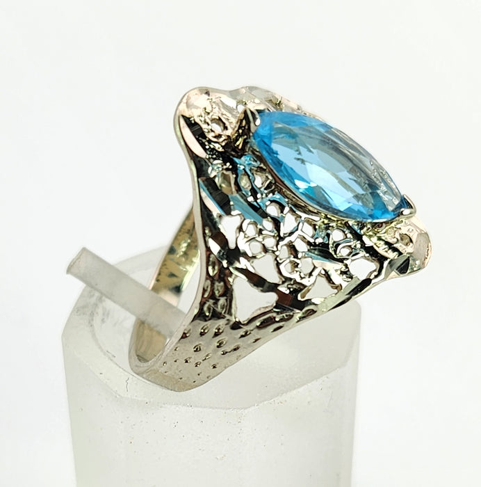 1556: Vintage: 14ct White Gold Marquise Cut Blue Topaz Openwork Dress Ring