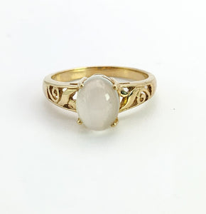 1565: Vintage: 9ct Gold Openwork Cabochon Moonstone Solitaire Ring