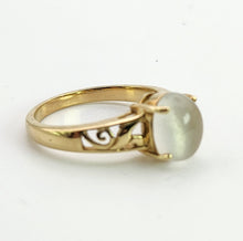 Cargar imagen en el visor de la galería, 1565: Vintage: 9ct Gold Openwork Cabochon Moonstone Solitaire Ring
