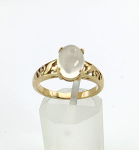 1565: Vintage: 9ct Gold Openwork Cabochon Moonstone Solitaire Ring