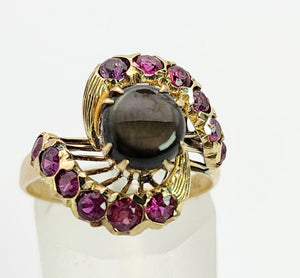 1437: Vintage: 18ct Gold Blue Sapphire Red Topaz Swirl Cluster Ring- Dramatic statement