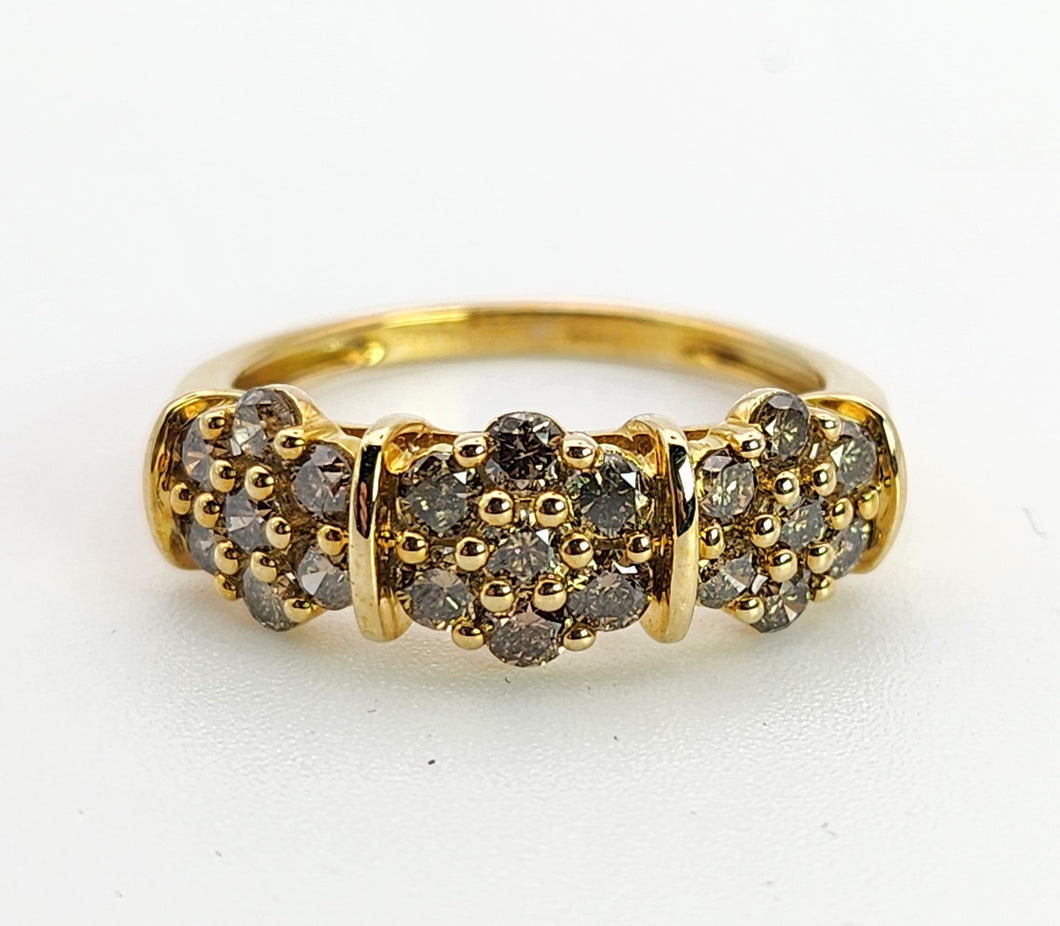 1537: Vintage: 9ct Gold 21 Champagne Diamonds Flowerhead Trilogy Ring- a natural, sparkling beauty