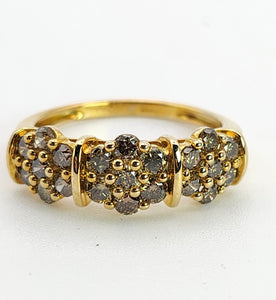 1537: Vintage: 9ct Gold 21 Champagne Diamonds Flowerhead Trilogy Ring- a natural, sparkling beauty