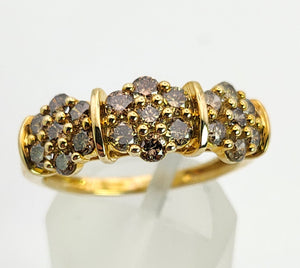 1537: Vintage: 9ct Gold 21 Champagne Diamonds Flowerhead Trilogy Ring- a natural, sparkling beauty