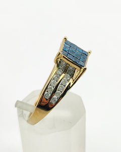 1604: Vintage: 9ct Gold Blue & White Diamonds Ring