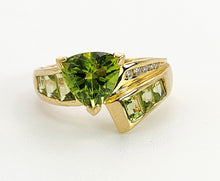 Load image into Gallery viewer, 1606: Vintage: 14ct Gold Trillion, Emerald. Round Cut Peridots Cocktail Ring- exquisite
